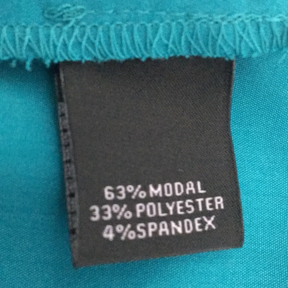 3/$25 Like New Blouse - Picture 6 of 6